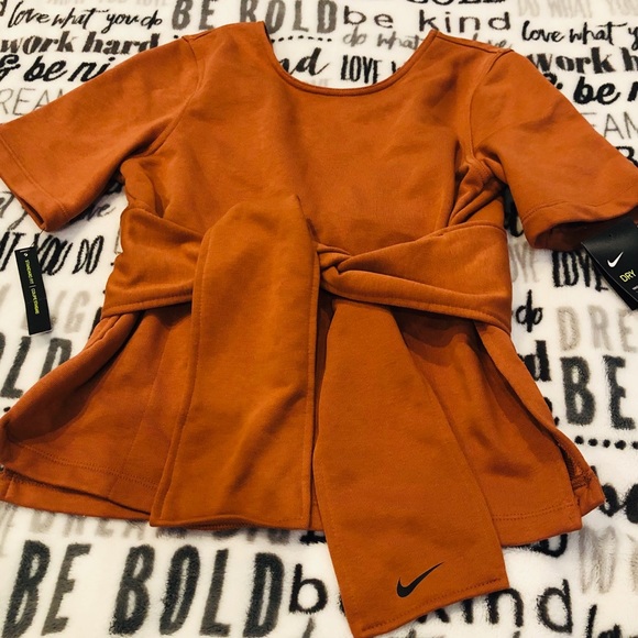 Nike training top - Picture 2 of 4